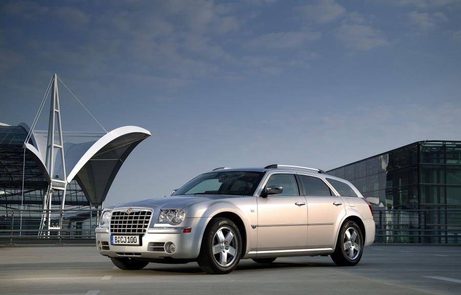  Chrysler 300C Touring 2005 года  (фото 23 из 44)